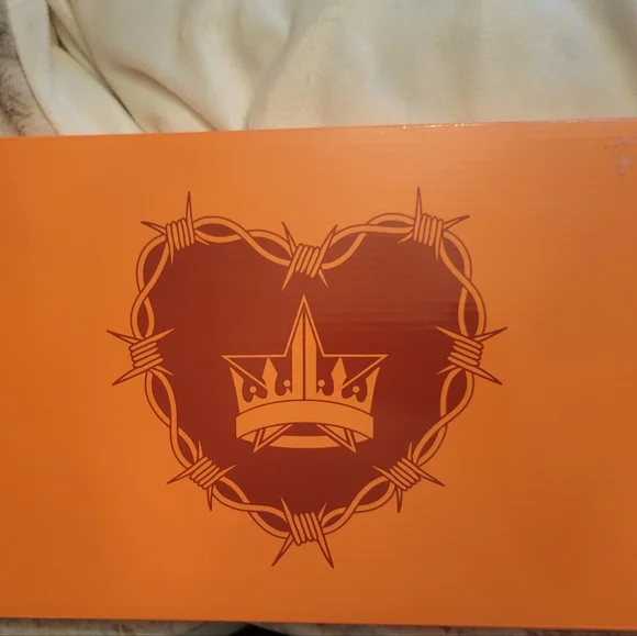 Crown Hand Mirror - Picture 6 of 7